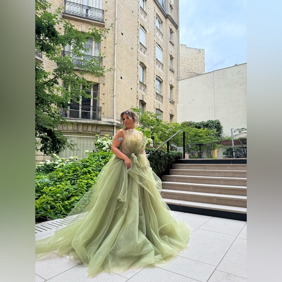 Selling this gorgeous Andre and Leo gown. Wore only once for a few hours shoot. - Picture 5 of 6